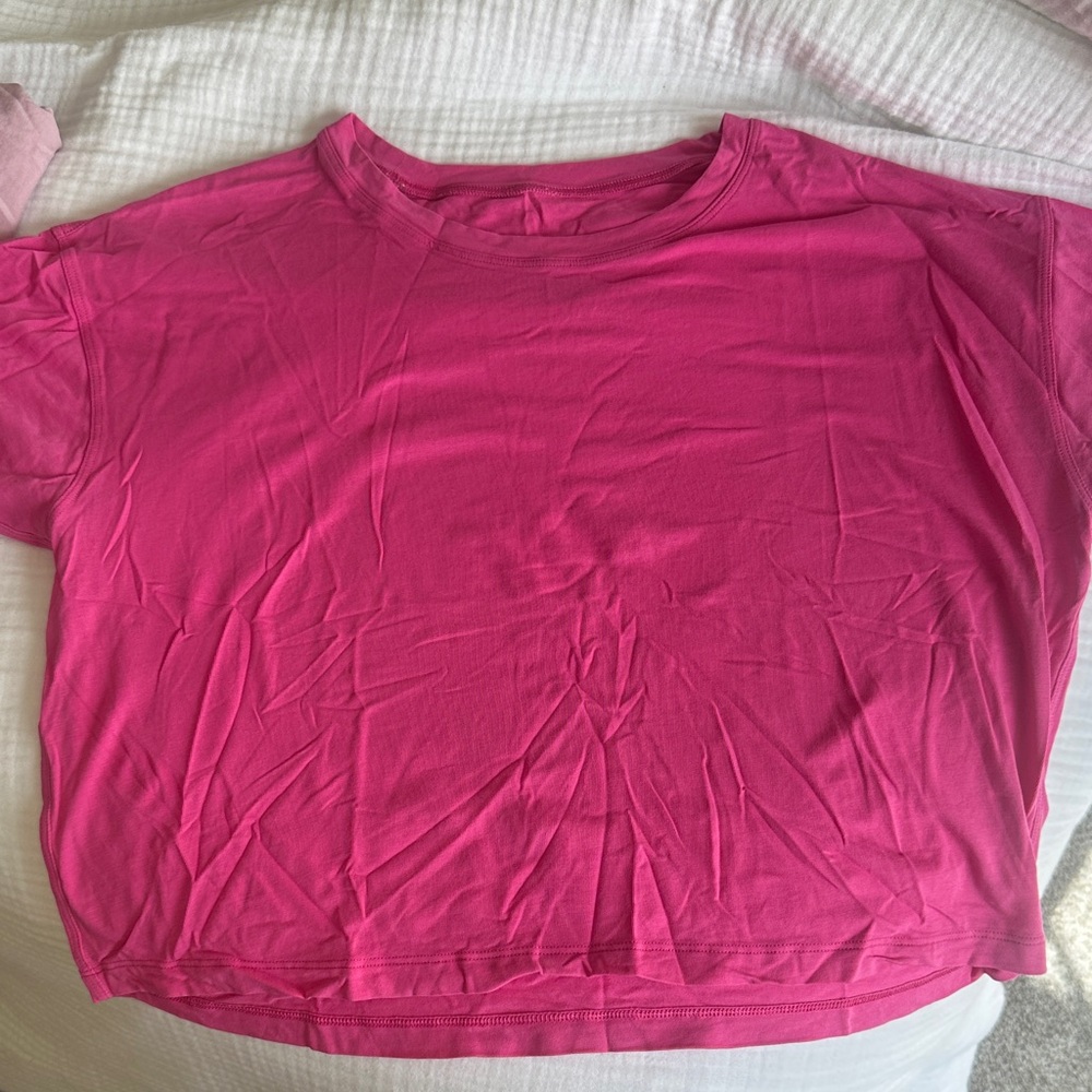 Sonic Pink cropped tee